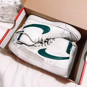 SOLD nike blazer mid 77